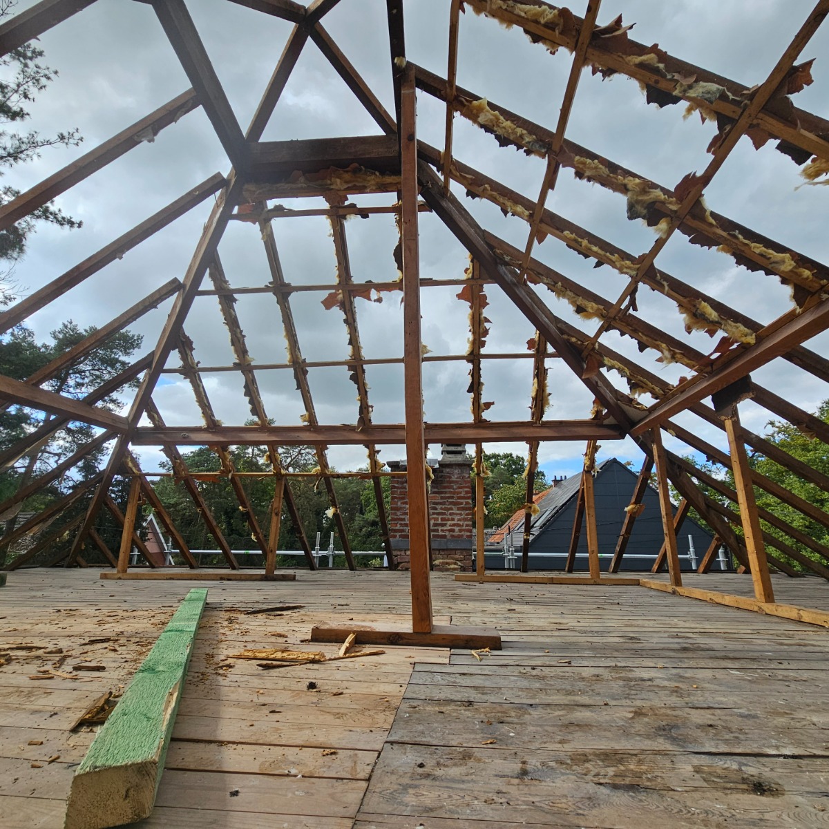 Duurzame dakrenovatie: Complete vernieuwing van dakconstructie en isolatie project afbeelding 7 van 9 door Spls construct