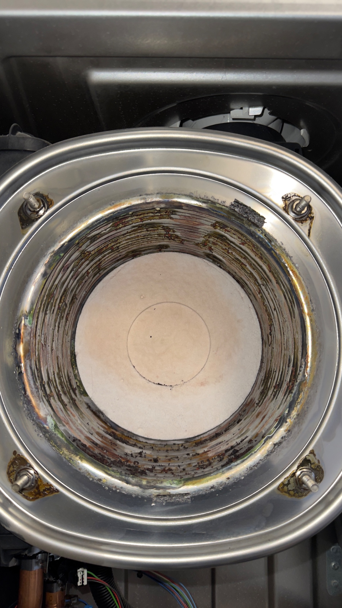 Onderhoud van een Vaillant verwarmingsketel. project detail 1 door Van Eyen Technics