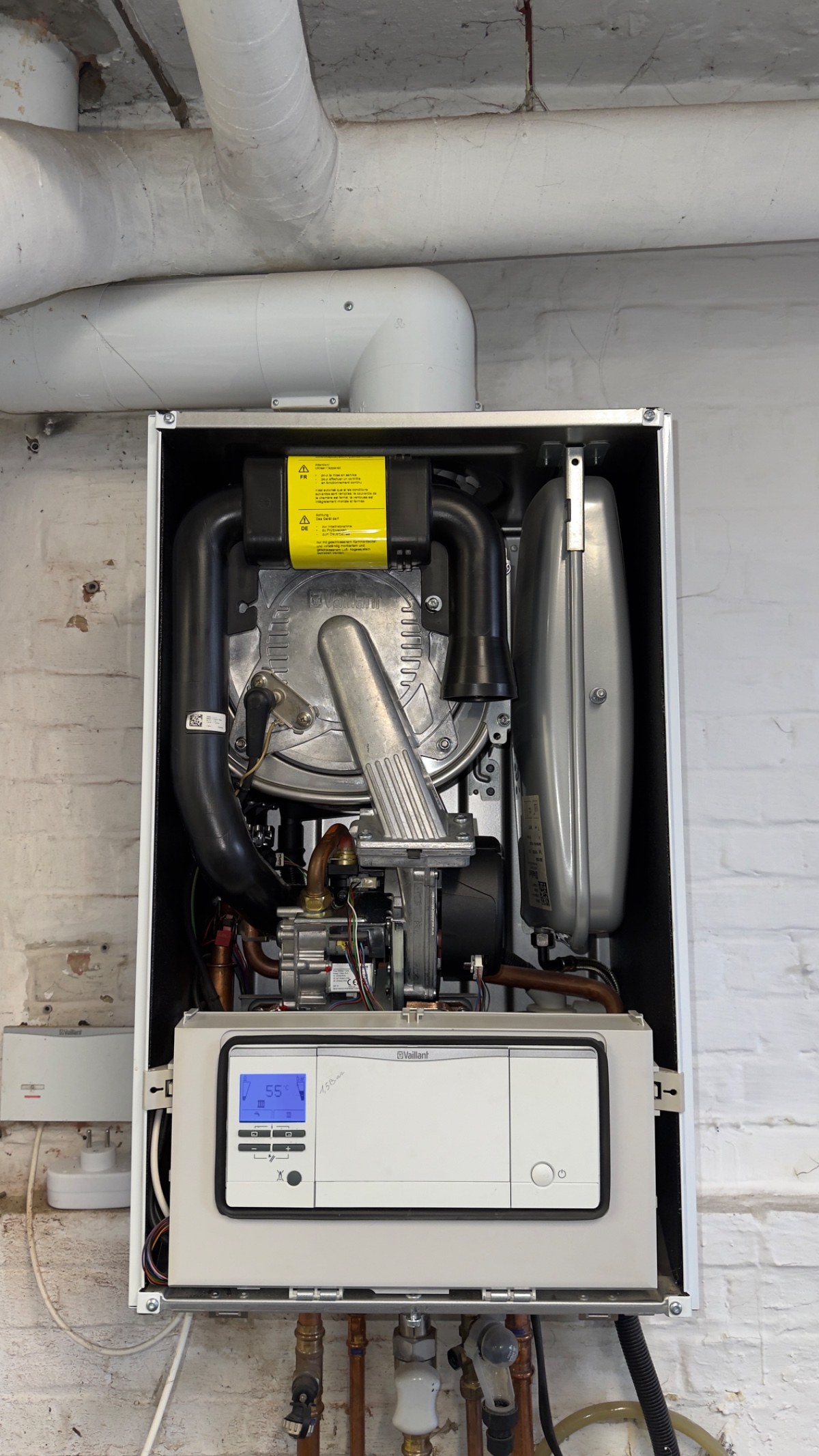 Onderhoud van een Vaillant verwarmingsketel. - Vaillant, VaillantKetel, Verwarmingsketel, KetelOnderhoud, CVOnderhoud, CVKetel, VerwarmingService, GasKetelOnderhoud, ErkendTechnicus, Verbrandingsattest project afbeelding 5 van 6 door Van Eyen Technics