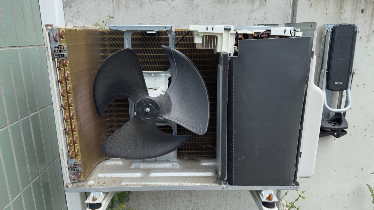 Onderhoud van een LG airco project detail 2 door Van Eyen Technics