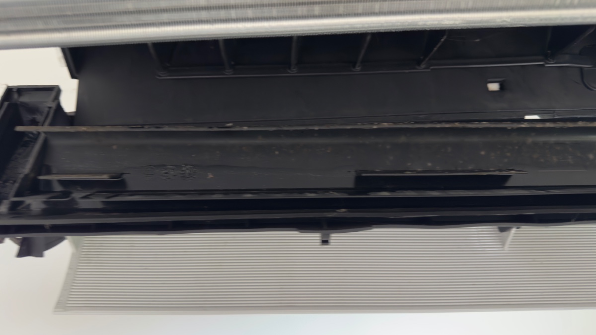 Onderhoud van een LG airco - LGAirconditioning, AircoOnderhoud, AircoService, LGAirco, Klimaatbeheersing, AircoTechnieker, AircoReiniging, BinnenunitOnderhoud, BuitenunitOnderhoud, HVACOnderhoud. project afbeelding 5 van 10 door Van Eyen Technics