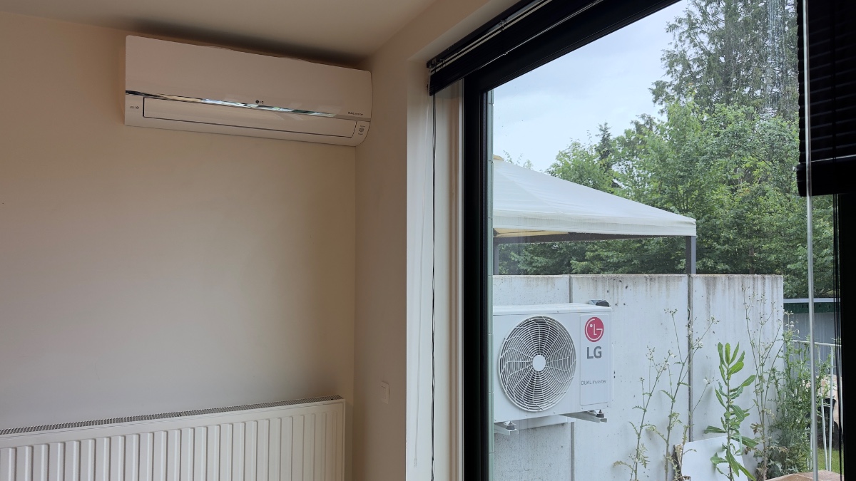 Onderhoud van een LG airco - LGAirconditioning, AircoOnderhoud, AircoService, LGAirco, Klimaatbeheersing, AircoTechnieker, AircoReiniging, BinnenunitOnderhoud, BuitenunitOnderhoud, HVACOnderhoud. project afbeelding 10 van 10 door Van Eyen Technics