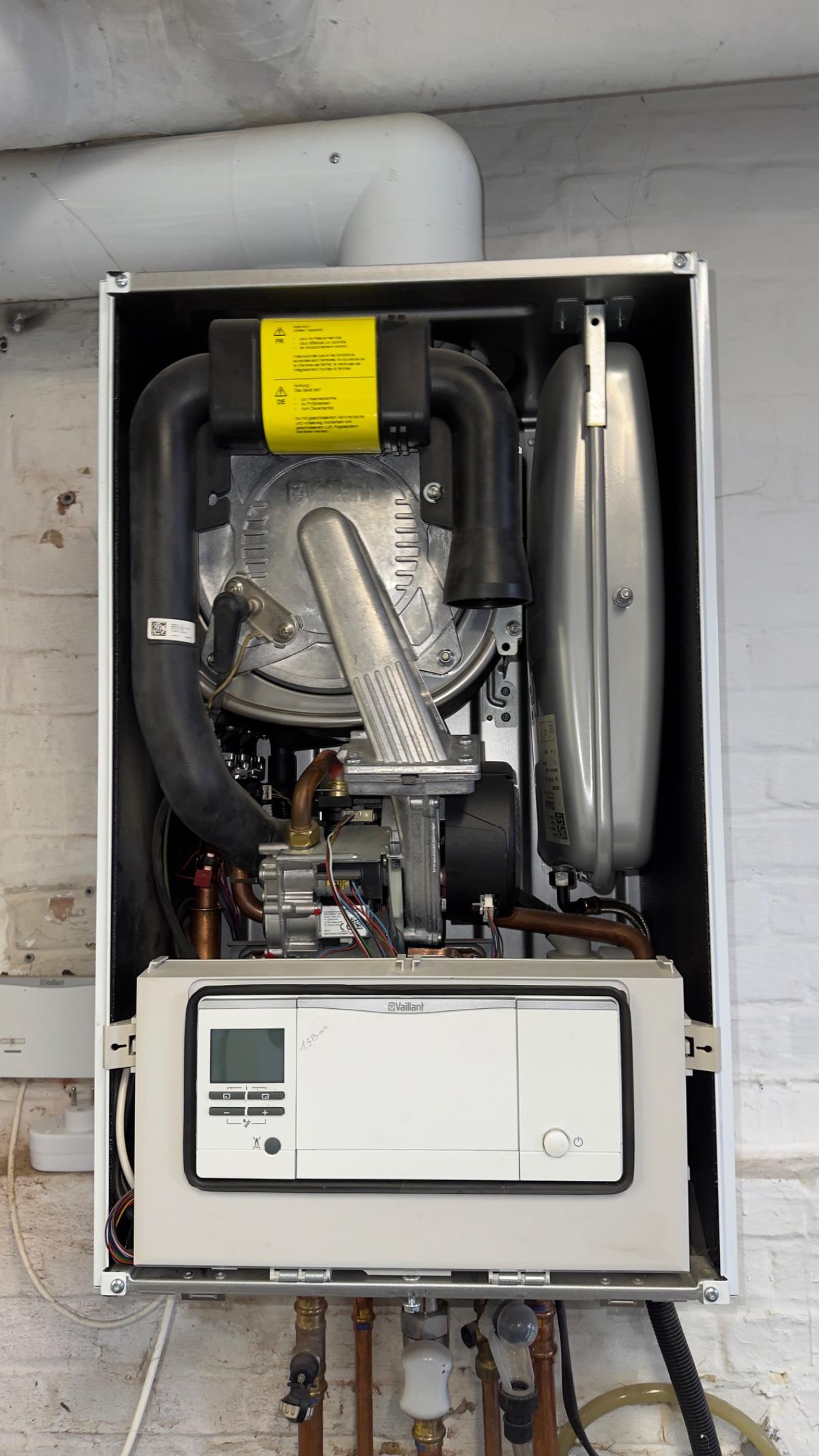 Onderhoud van een Vaillant verwarmingsketel. in Wilrijk – realisatie van Van Eyen Technics