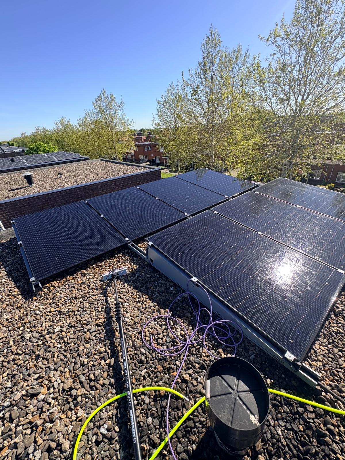 Reinigen Zonnepanelen met osmose water in Kinrooi – realisatie van Starclean ramenwasser